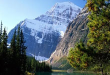 西甲第24輪皇家貝蒂斯0-0皇家馬德裏 本澤馬任意球破門被吹巴爾韋德遠射造險 皇馬兩連平落後巴薩9分.